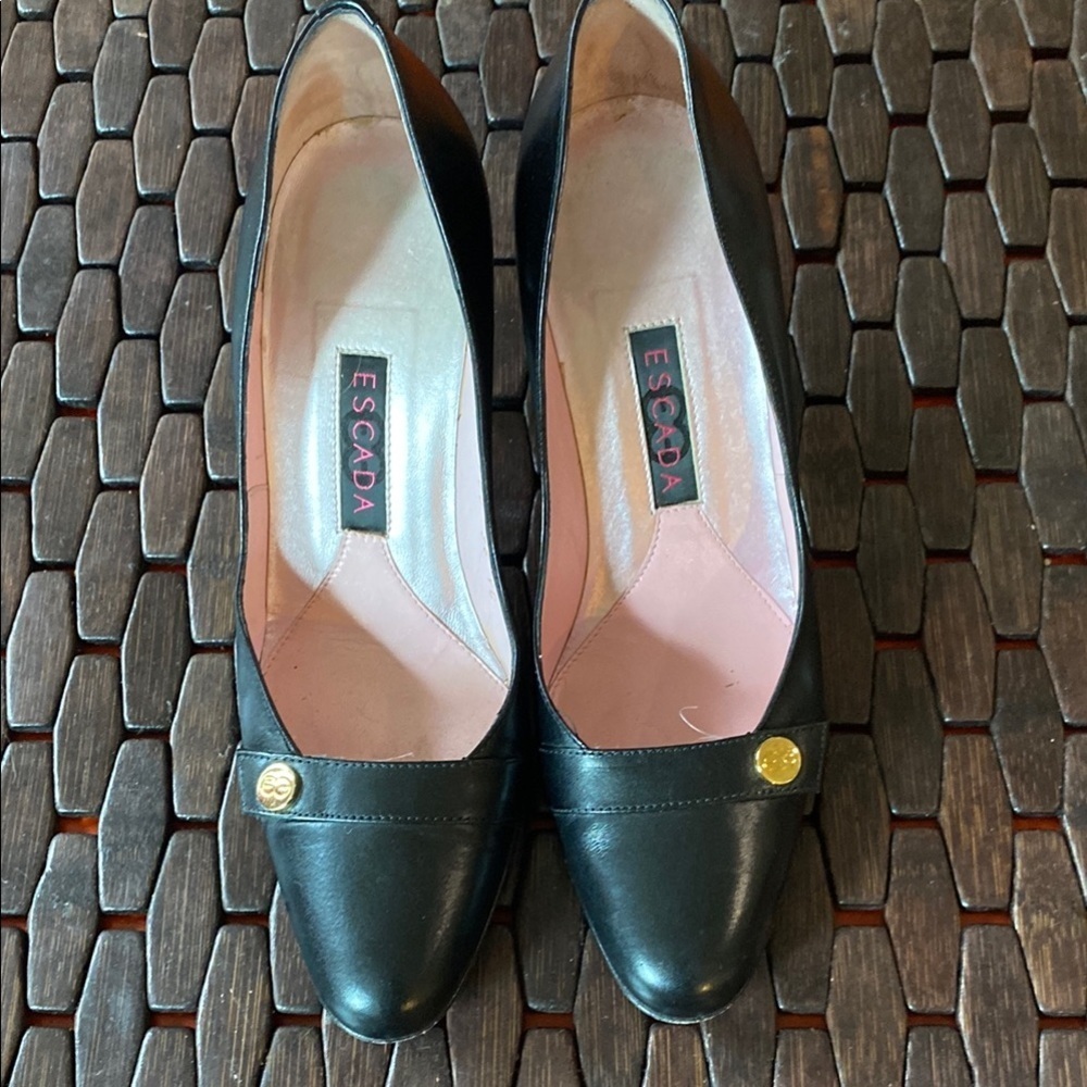Escada Black Leather pumps with Elegant Design size 36/6